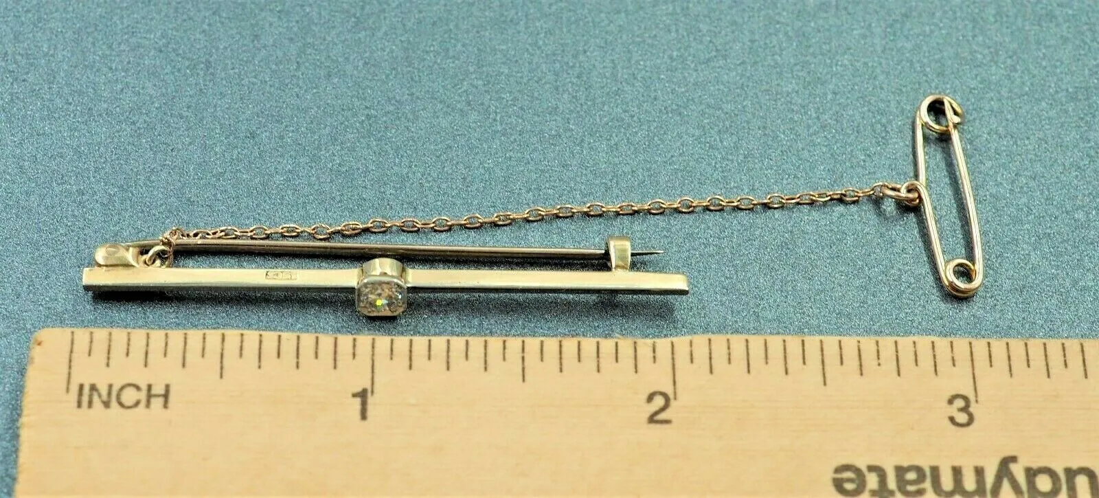 15ct Yellow Gold Diamond Bar Brooch