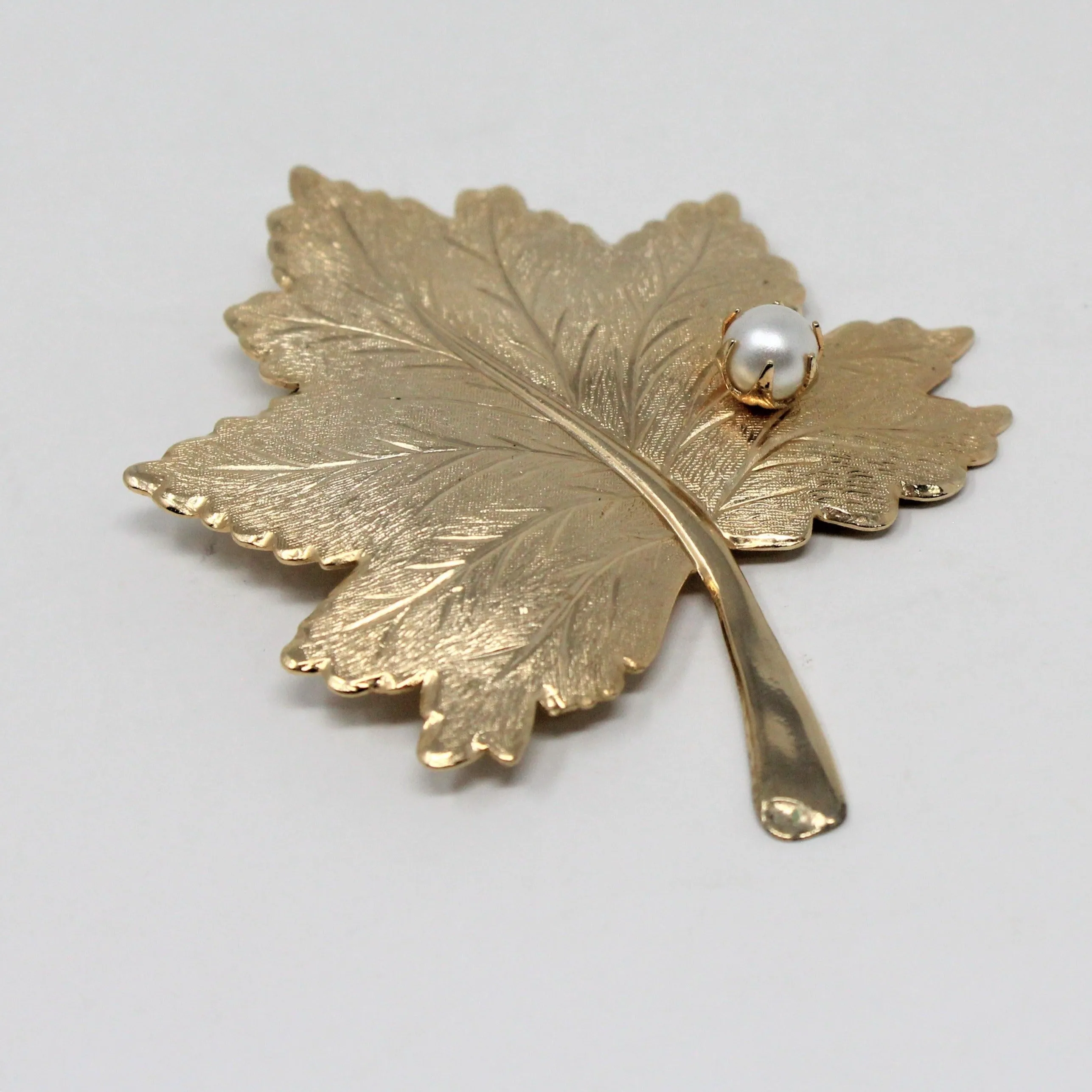 Brooch / Pin, Sarah Coventry, Maple Leaf with Faux Pearl, Gold Tone, Vintage