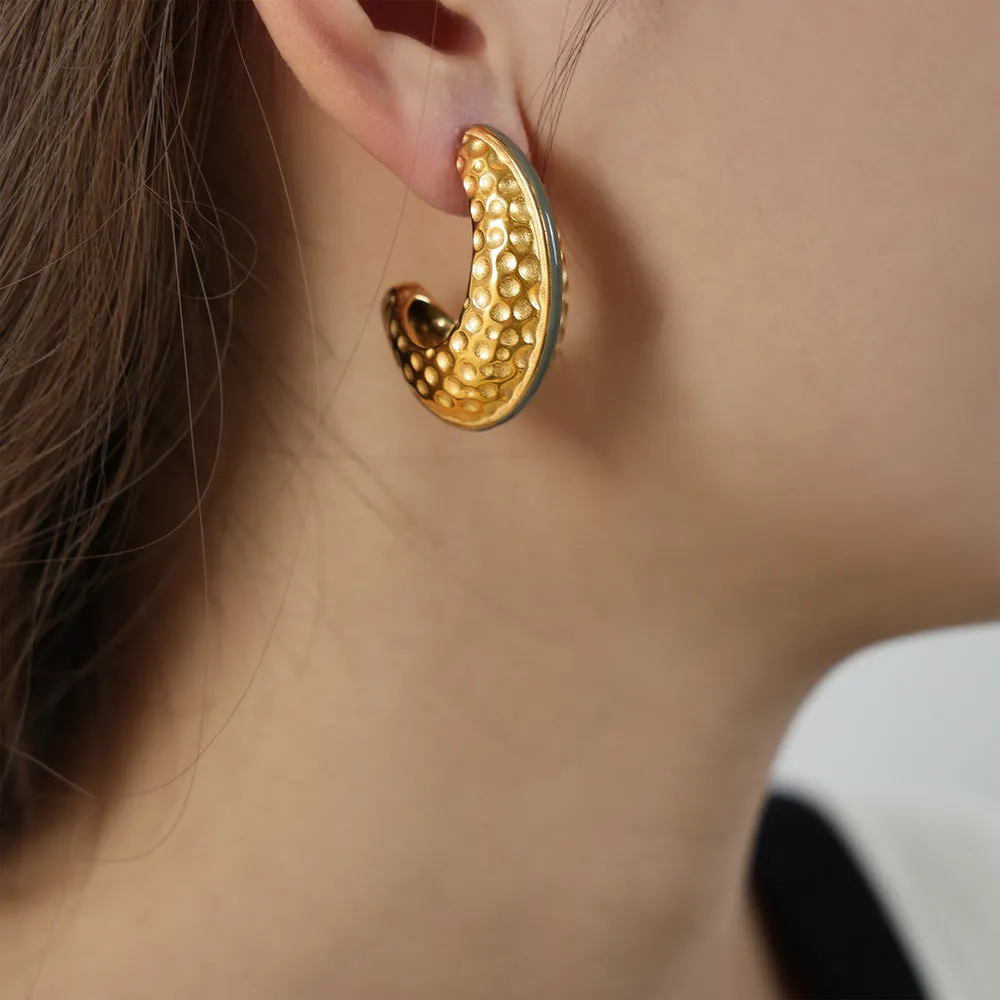 Golden Cashew Nut Earrings - Exquisite French Design for Women