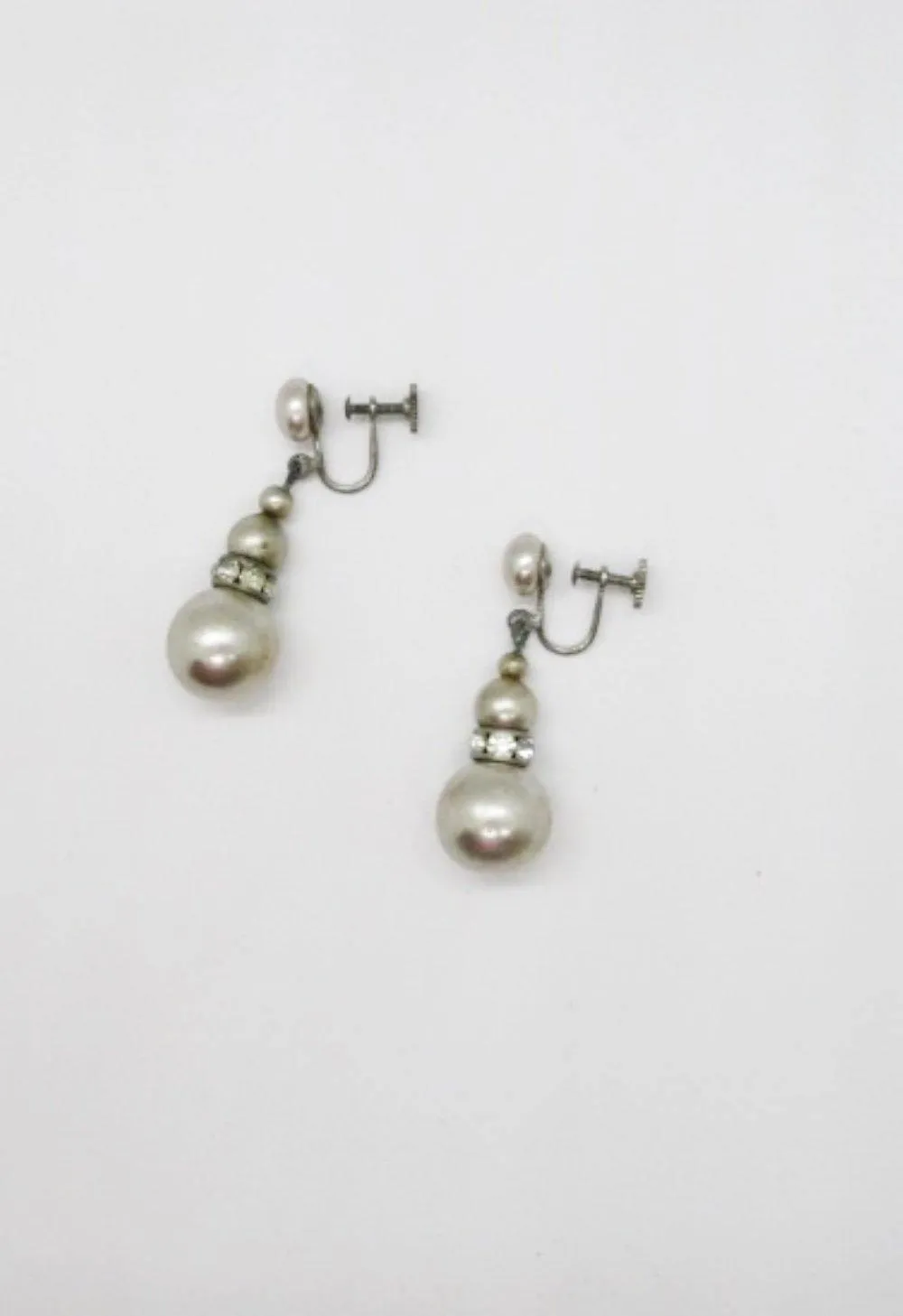 Lustrous Vintage Pearl Drop Earrings with Sparkle