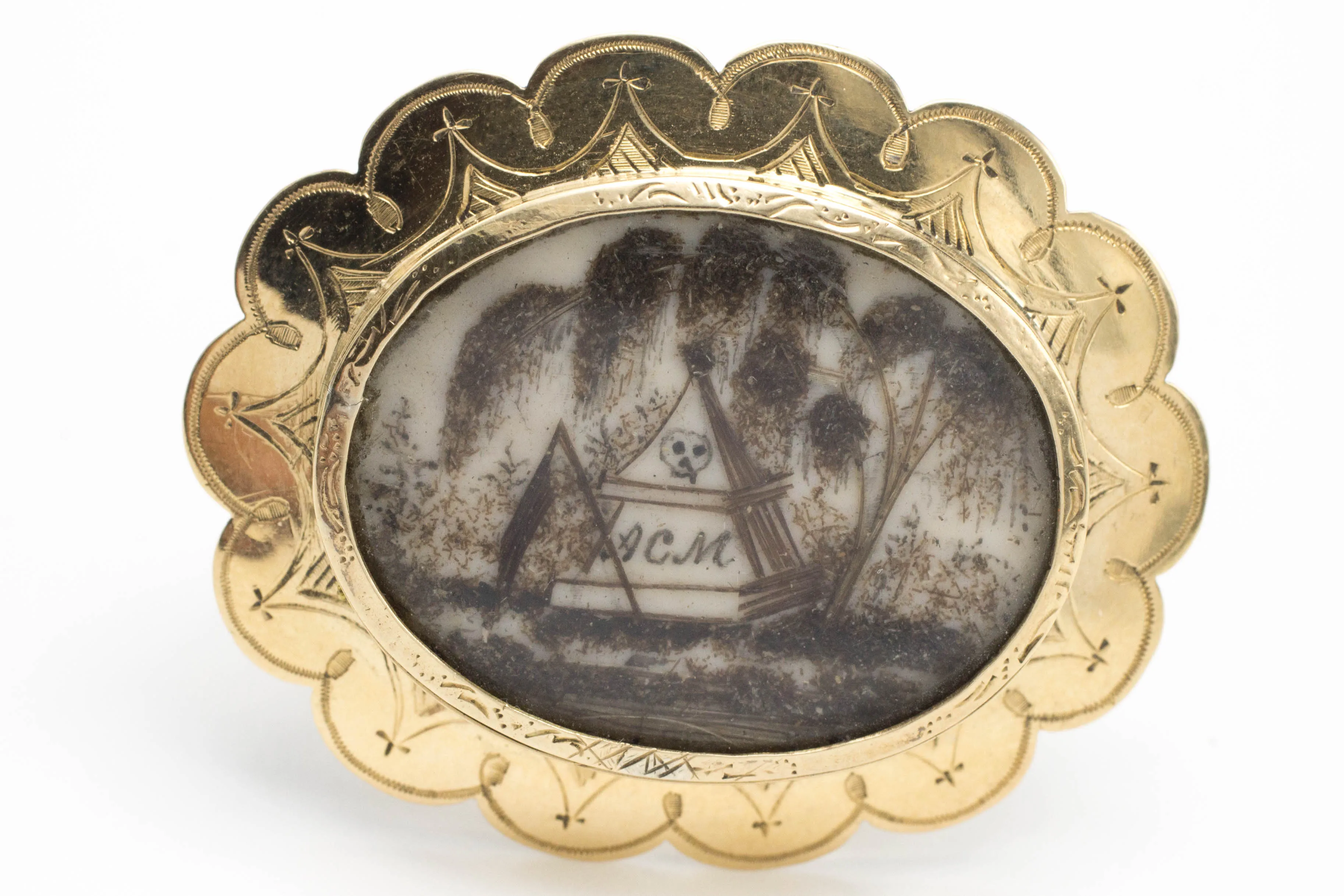 Memento mori brooch in 14 carat gold