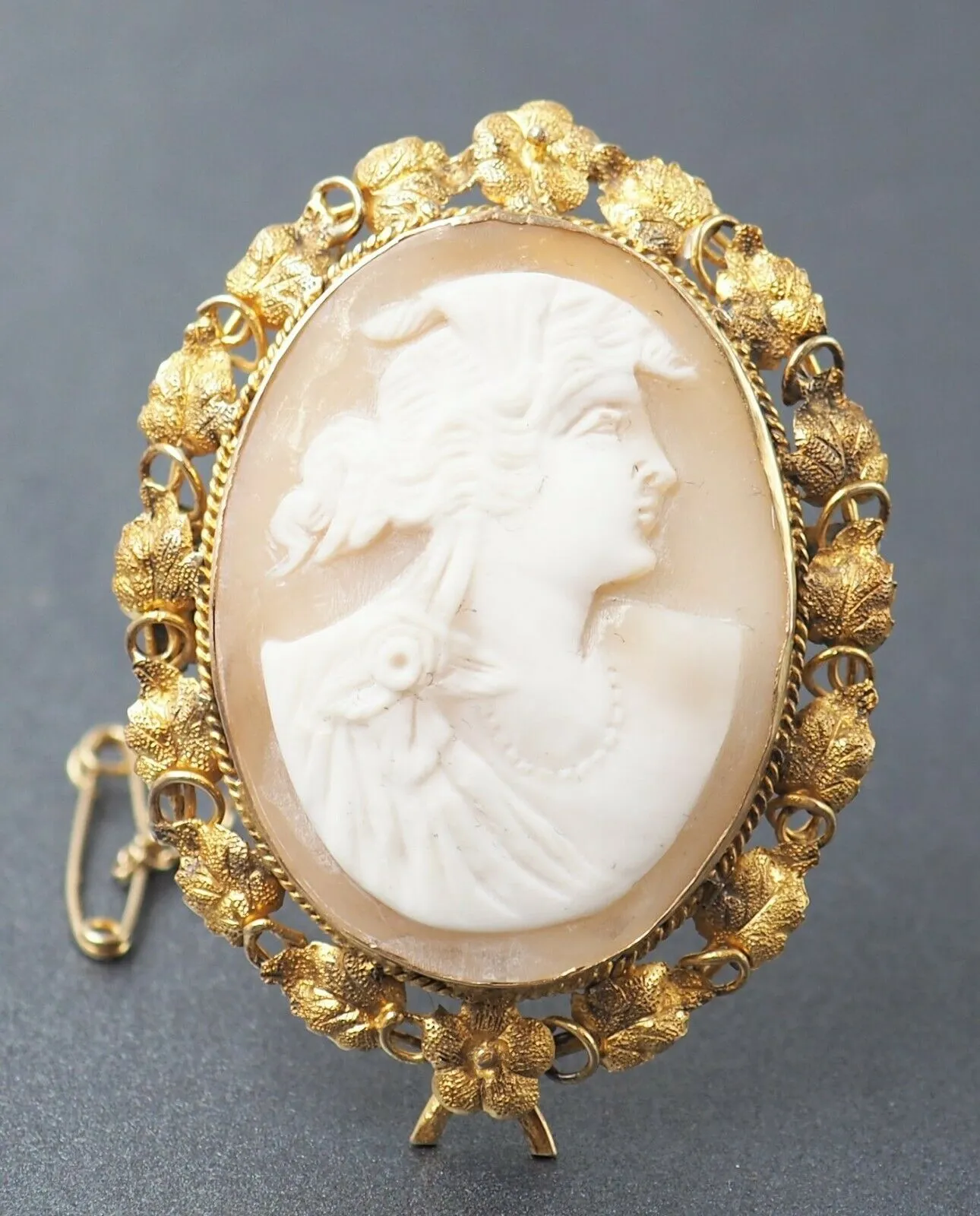 Shell Cameo 9ct Yellow Gold Brooch