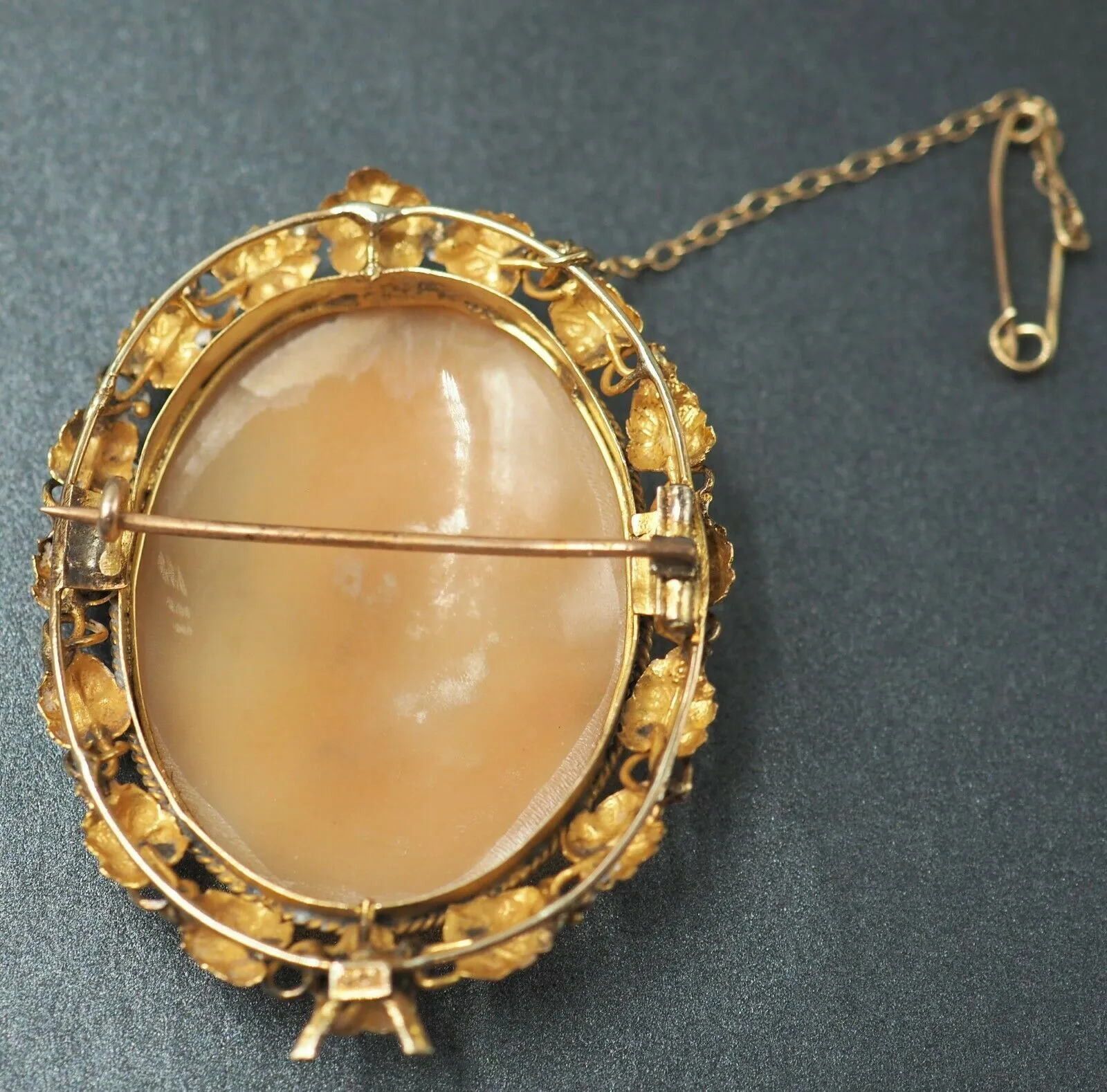 Shell Cameo 9ct Yellow Gold Brooch