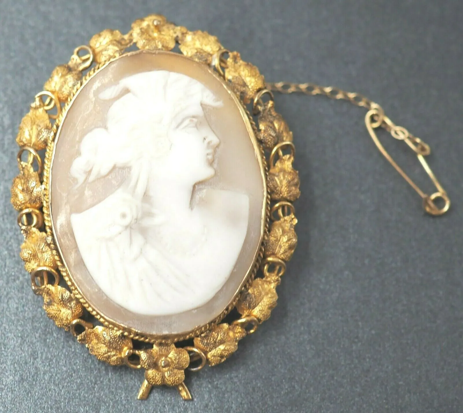 Shell Cameo 9ct Yellow Gold Brooch