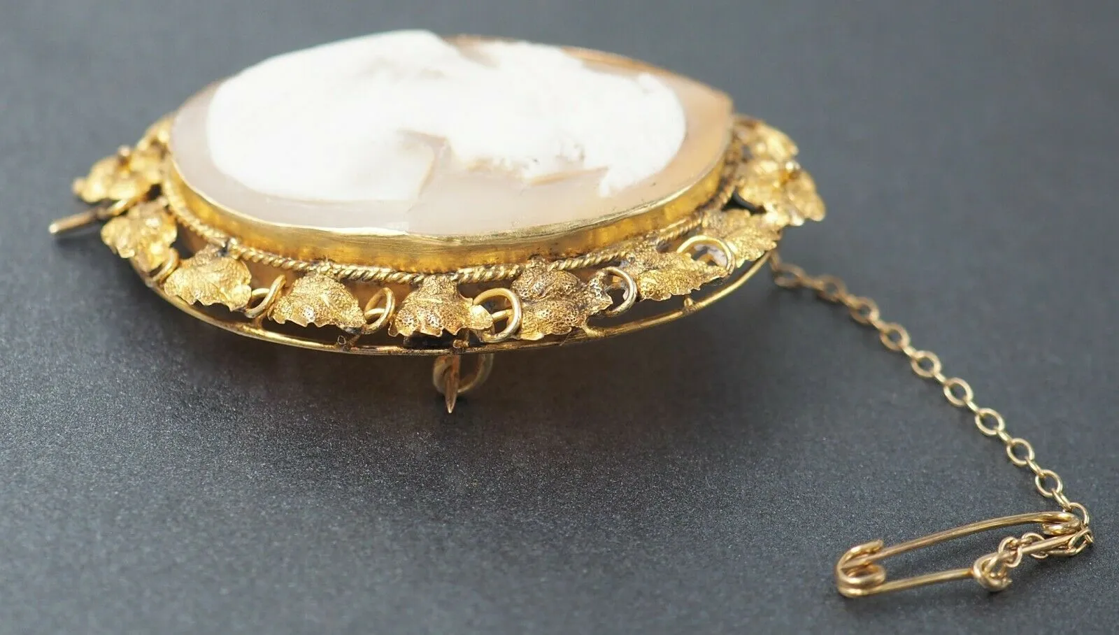 Shell Cameo 9ct Yellow Gold Brooch