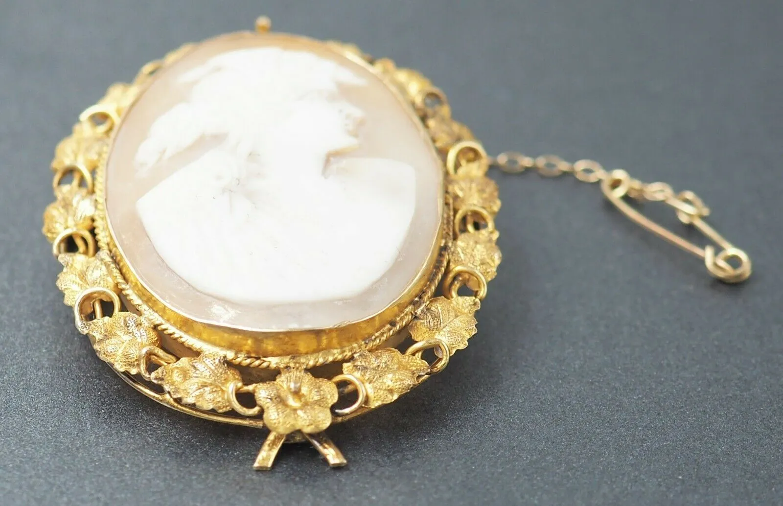 Shell Cameo 9ct Yellow Gold Brooch