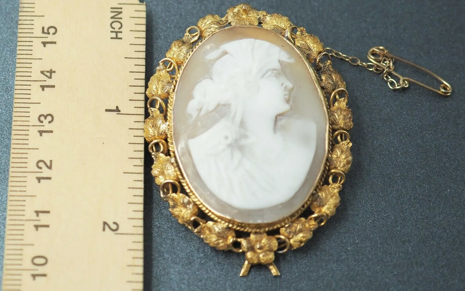 Shell Cameo 9ct Yellow Gold Brooch